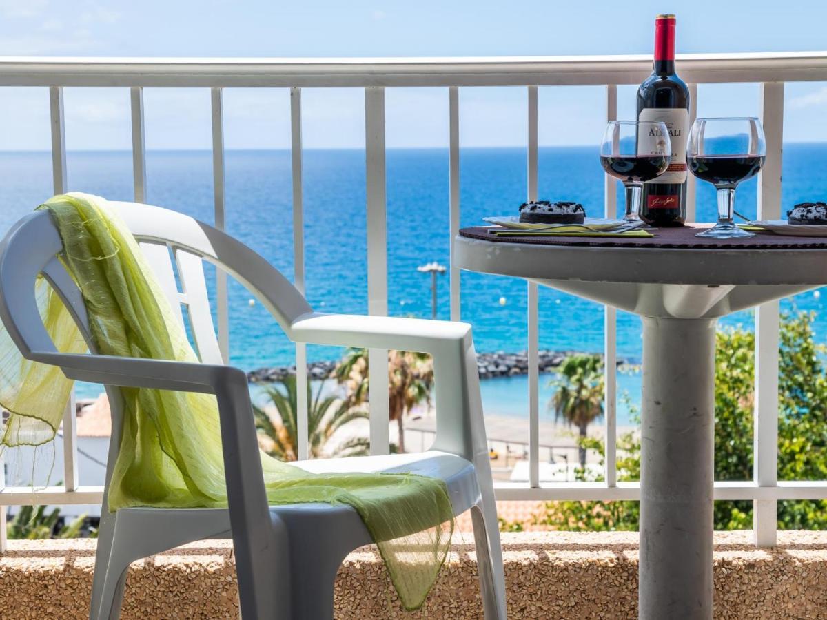 Апартаменты 1 1 Beautiful Seafront With Balcony And Wifi Лос Кристианос Экстерьер фото