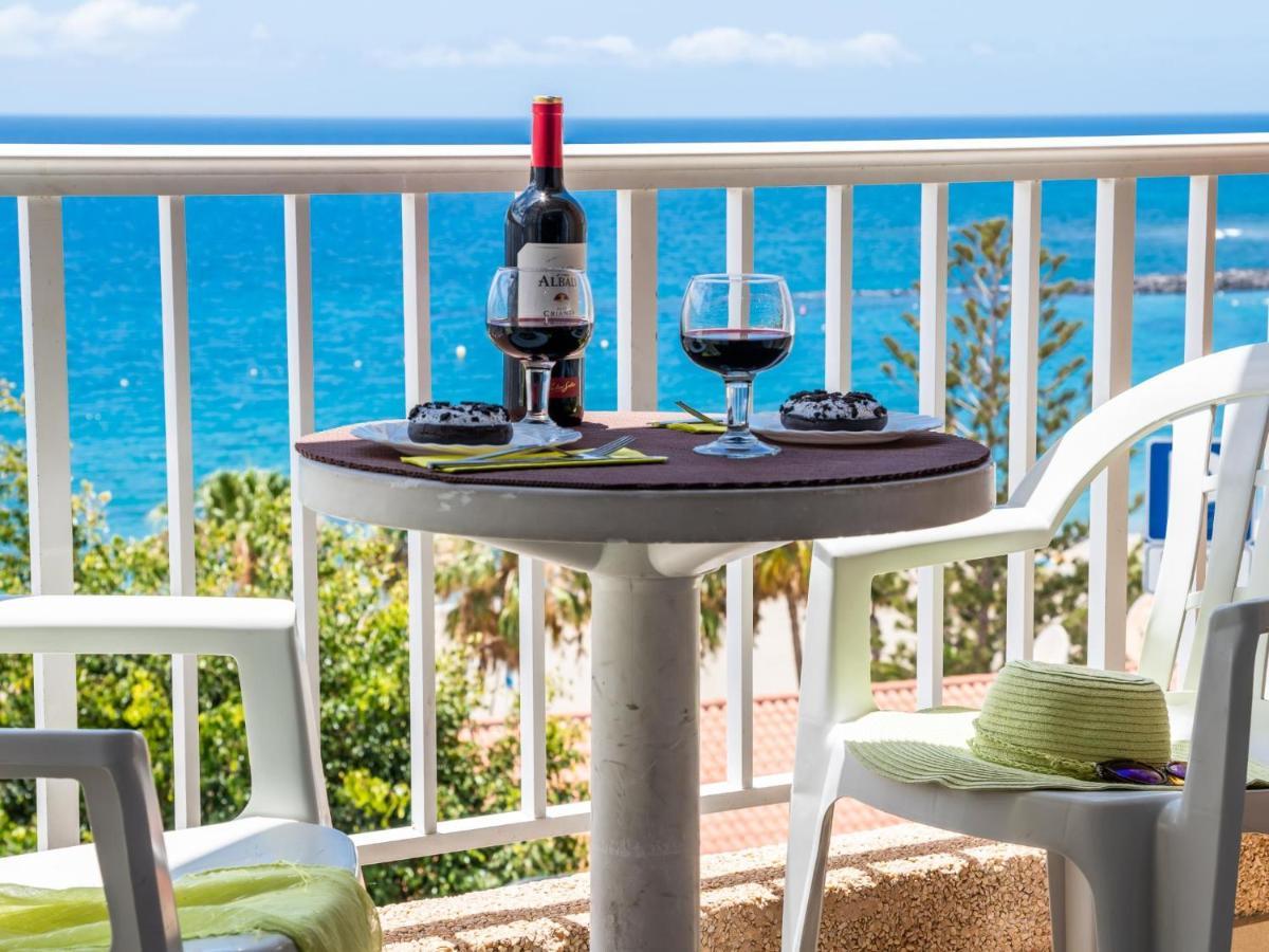 Апартаменты 1 1 Beautiful Seafront With Balcony And Wifi Лос Кристианос Экстерьер фото