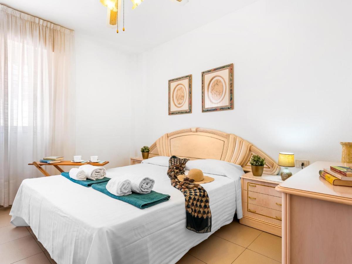Апартаменты 1 1 Beautiful Seafront With Balcony And Wifi Лос Кристианос Экстерьер фото